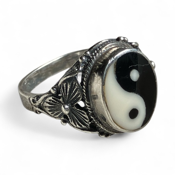 Vintage Jewelry - Vintage 90s 925 Silver Yin Yang Ring Size 6 3/4 Ornate Filigree Floral Setting